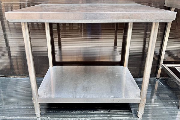Bancada / Mesa de Inox com Prateleira Lisa Inferior 1.00m x 70cm x 90cm [Usada]