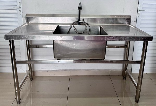 Pia de Inox / Bancada de 150x70x85 cm com Tanque Central de 60x50x35 FrigoPro [Usado]