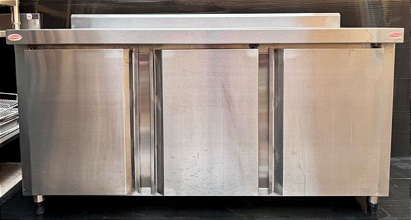 Armário / Balcão Seco de Inox dentro e fora com 03 Portas 1.66m x 70cm x 90cm [Usado]