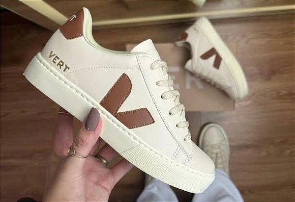 Tenis Vert Bege Com Marrom