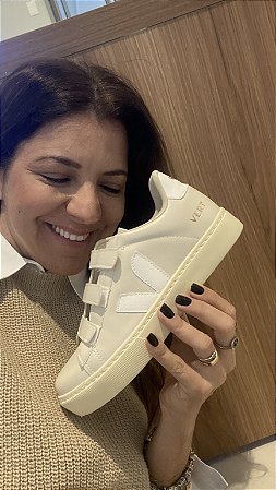 Tenis Vert Bege/Branco Velcro
