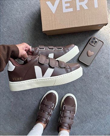 Tenis Vert Marrom Velcro