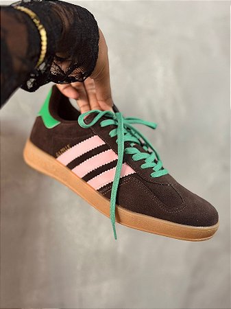 Tênis Gazelle Marrom Com Rosa