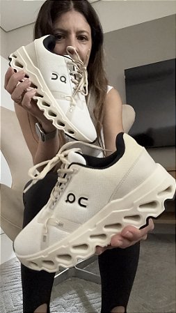 On Running Branco com Preto