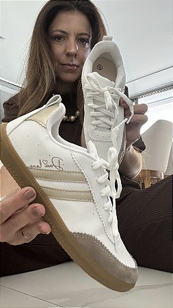 Tenis Dani Lavie Duas Listras Branco com Dourado bico