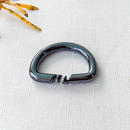 Meia Argola Articulada Resina 28x38mm Ônix