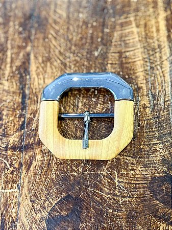 Fivela Resina Quadrada - Ônix & Madeira