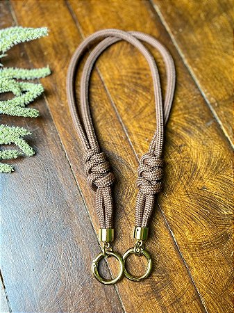 Alça Midi Corda Nó Triplo - 60cm - Marrom/Dourado