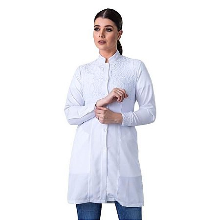 Jaleco Feminino Gabardine Branco Manga Longa Gola Padre Renda Frente e Punhos - Namastê