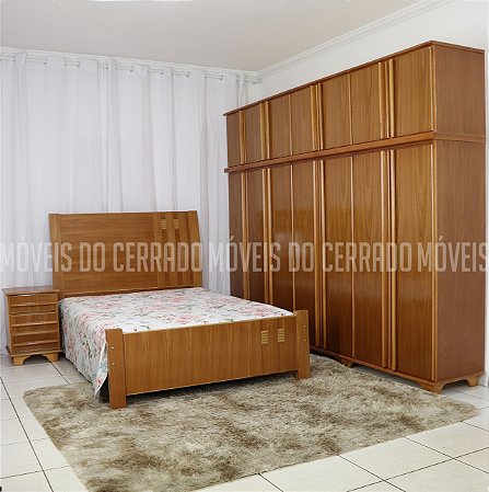 Guarda Roupas de Madeira 3 metros Duplex 07 Portas Puxador Reto com Cama de Casal Madeira Três Listras e Criado Mudo Liso