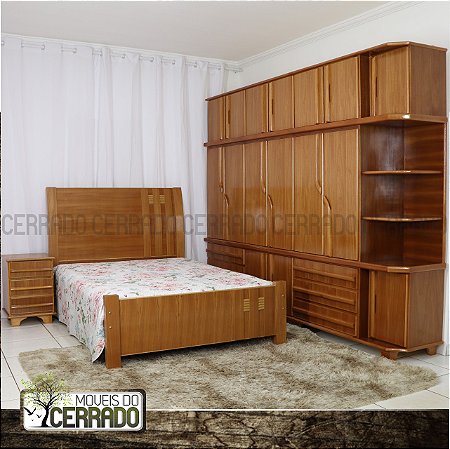 Guarda Roupas de Madeira 3 metros Triplex 06 Portas + Canto Puxador Curvo com Cama Casal de Madeira Três Listras e Criado Mudo Liso