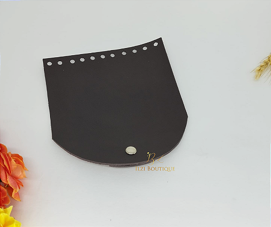 Aba marrom café c/ botão níquel