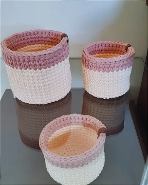 Conjunto Cesto Redondo em Fio de Malha Creme e Rosa com 3 unidades
