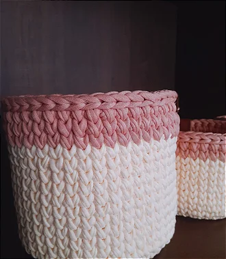 Cesto Redondo em Fio de Malha Creme e Rosa