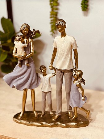 Escultura Familia, casal de filhos e bebe.