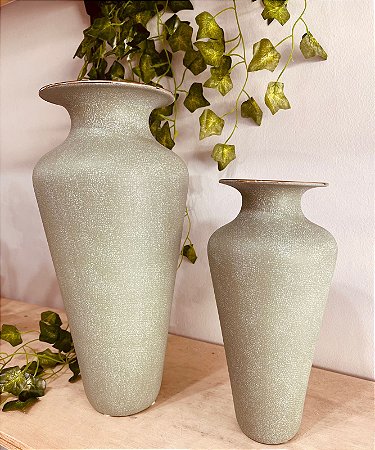Vaso decorativo em cerâmica verde com dourado