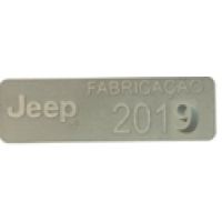 B032551 - PLAQUETA METÁLICA JEEP ANO 2019
