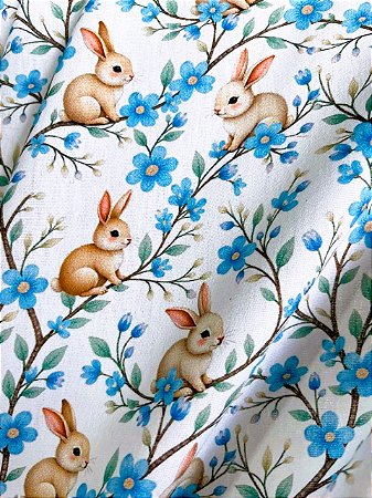 Tecido Tricoline Estampa Coelhinhos da Páscoa na Árvore de Flores Azuis 100% Alg.