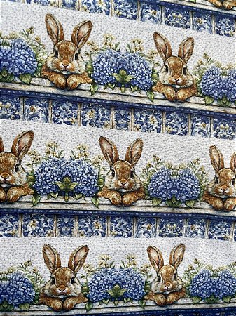 Tecido Tricoline Estampa Coelhinhos da Páscoa com Hortênsias e Azulejos 100% Alg.