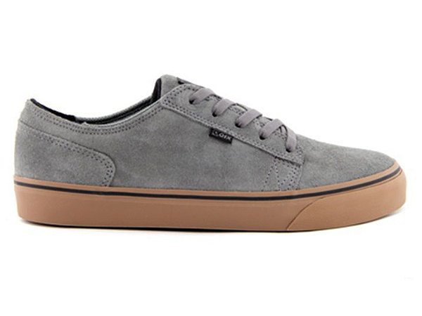 tenis skate cinza