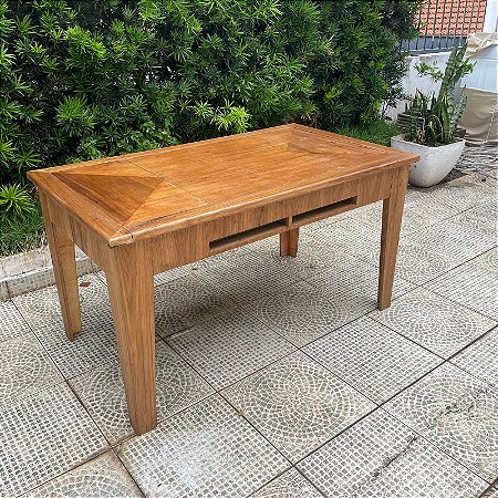 Mesa para jogos de tabuleiro - usada