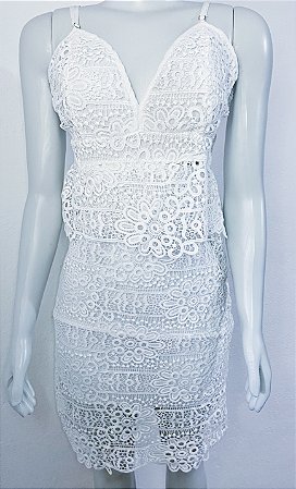 Vestido de renda diferenciado