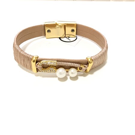 PULSEIRA EM COURO NUDE ALFINETE.