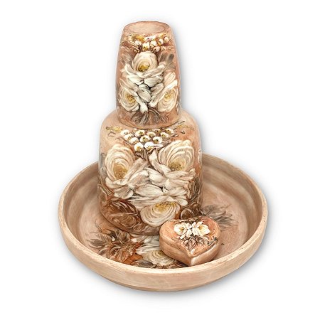 Kit Moringa Jarra de Água com Copo de Porcelana 500 ml Prato de Apoio e Porta Remédio Pintado à Mão ROSAS BRANCA/CHOCO