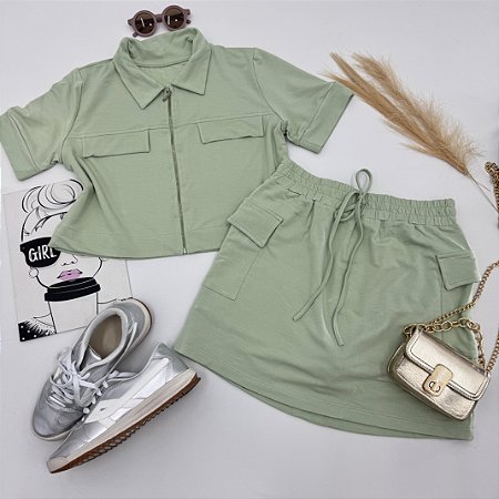 Conjunto jaquetinha e saia com shortinho por baixo