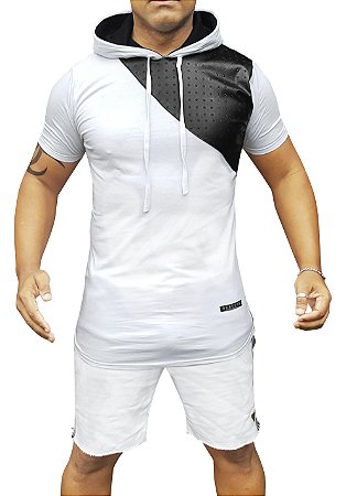 Camiseta Estilizada com Capuz