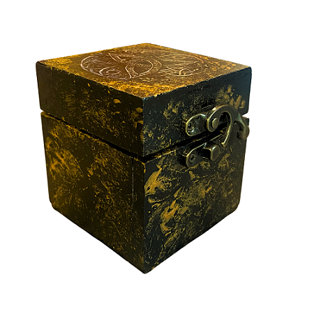 Caixa de Espelho Triqueta Dourada