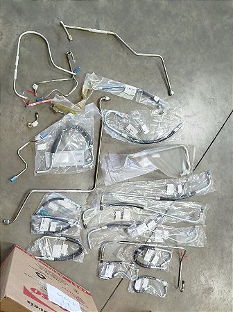 Lote de Tubos de injeção, retorno, combustivel e bomba para motores tratores e colheitadeiras.