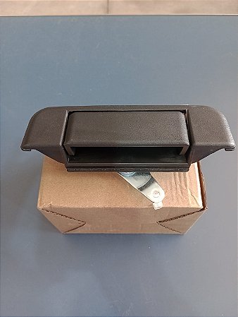 Maçaneta tampa traseira Hilux 2005/2015 paralela