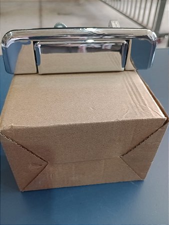 Maçaneta tampa traseira Hilux 2005/2015 cromada