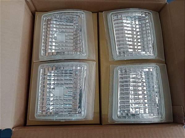 Kit pisca cristal Silverado ao lado do farol