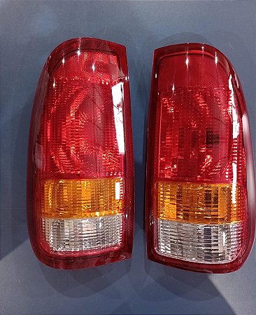 Lanterna traseira Ford F250 99/....