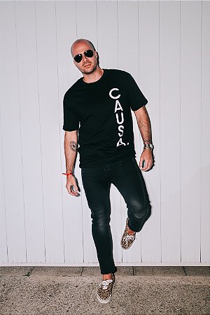 Camiseta Preta Silkada Oversized CAUSA Vertical
