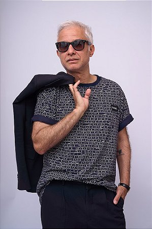 Camiseta Oversized Azul Marinho Com Estampa de Teclado Coleção CAUSANDO SORTE
