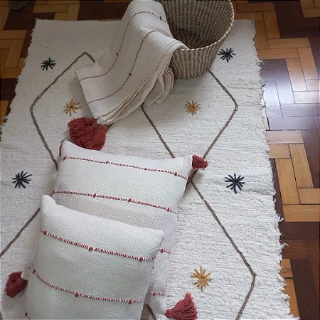 Jogo de Manta Decorativa Boho com Duas Almofadas 100% Algodão Cru e Terracota