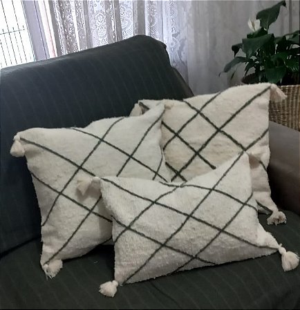 Jogo com Três Capas de Almofadas Boho Cru com Bordados em Verde