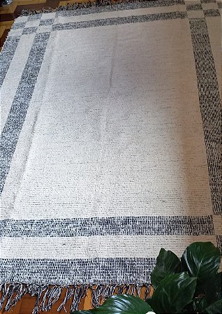 Tapete Artesanal feito em Tear Manual medindo 1,50 X 2,00m, em 100% algodão
