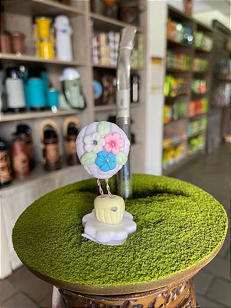 ENFEITE CHIMARRÃO BISCUIT BALÃO E FLORES