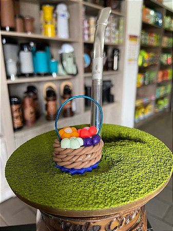 ENFEITE CHIMARRÃO BISCUIT CESTINHA DE FLORES