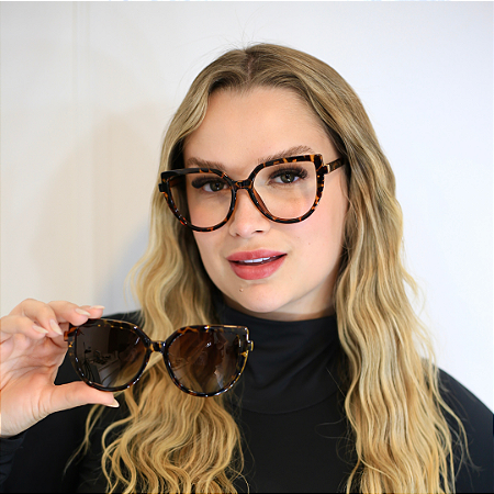 Kit Perfeito – Clipon Diva marrom estampado + Cordão + Limpa lentes – por R$199,00