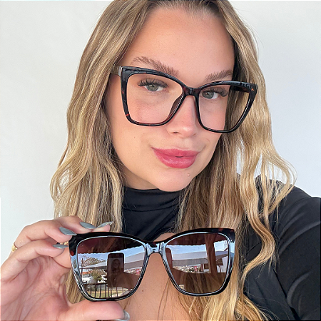 Clipon Adele Marrom + óculos de maquiagem