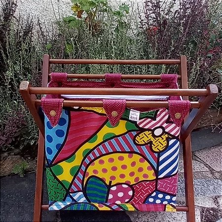 A BOLSA TRICÔ E CROCHÊ OU REVISTEIRO EM MADEIRA E TECIDO