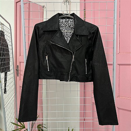 Jaqueta cropped couro fake - P