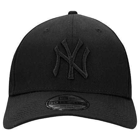Boné New Era 39Thirty New York Yankees Blackout Aba Curva