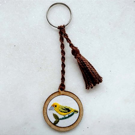 Canário-da-terra - chaveiro Pássaros Caparaó bordado e macramê