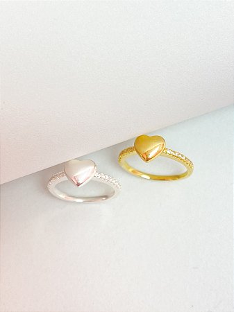 Anel cravejado coração liso